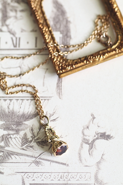 ヴィクトリアンウォッチフォブ　ウォッチキー　ロケット　ロングネックレス　マフチェーン　アンティークストリュフ 20250625