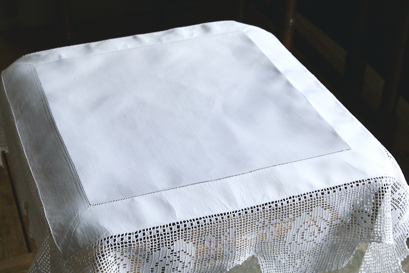 薔薇のクロッシェのスモールテーブルクロス　イギリス　アンティークストリュフ