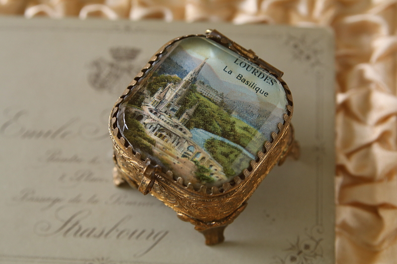 厚ガラスのジュエリーボックス　lourdes ルルド　フランス アンティークストリュフ