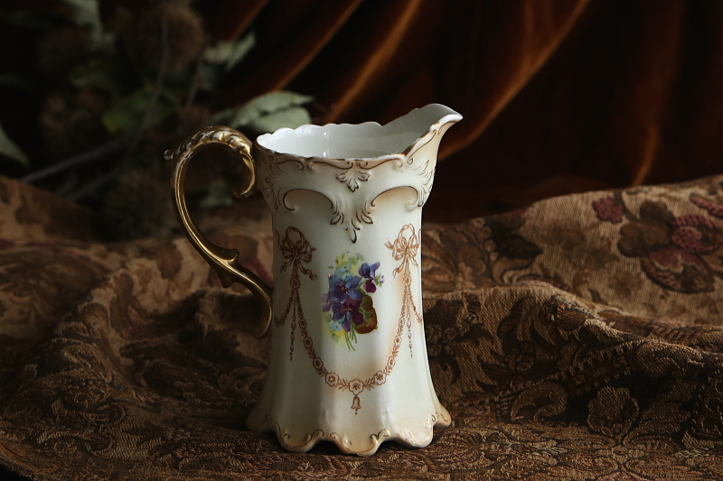 スミレとワスレナグサ　リボン飾りジャグ　イギリス アンティークストリュフ