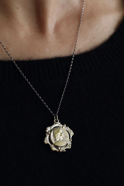 ジャンヌダルク　ロケットペンダント　アンティークジュエリー　ヴィンテージアクセサリー　イギリス　フランス　ヨーロッパ　アンティークストリュフ