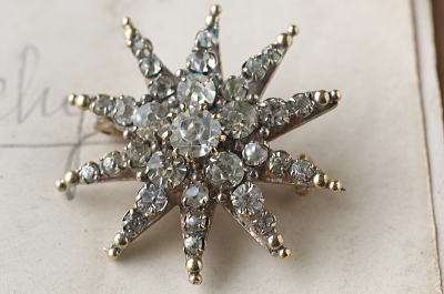 クリアペーストスターブローチ　ヴィクトリアン　アンティークストリュフ