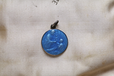 カラーエナメルのメダイ　スペイン　アンティークストリュフ