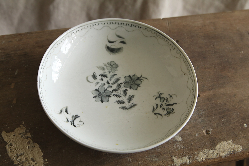 アーリーヴィクトリアン　ティーボウルソーサー　草花文　アンティークストリュフ