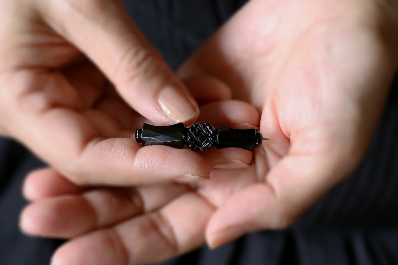 ヴィクトリアンジェットブローチ　アンティークジュエリー　ヴィンテージアクセサリー　アンティークストリュフ