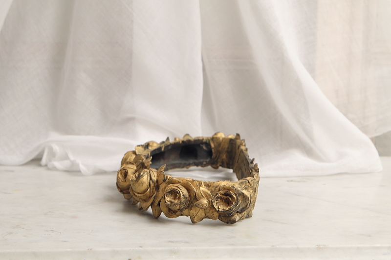 ブロンズの薔薇の天蓋装飾　フランス　アンティークストリュフ