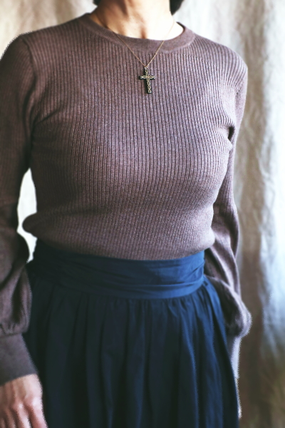 ピクウェのクロスペンダント　荊の金象嵌　イギリス アンティークストリュフ