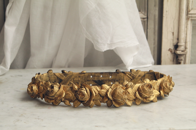 ブロンズの薔薇の天蓋装飾　フランス　アンティークストリュフ