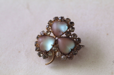 サフィレットブローチ　ヴィクトリアン　イギリス アンティークストリュフ