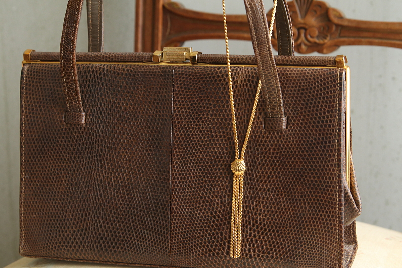 シェルパターン　ゴールドトーンメタルネックレス　コスチュームジュエリー　イギリス アンティークストリュフ