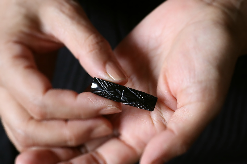 ヴィクトリアンジェットブローチ　アンティークジュエリー　ヴィンテージアクセサリー　アンティークストリュフ