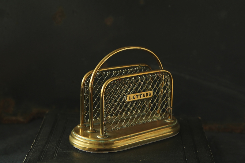 真鍮のレターラック　イギリス　アンティークストリュフ