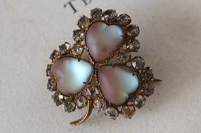 サフィレットブローチ　ヴィクトリアン　イギリス アンティークストリュフ