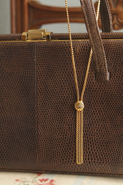 シェルパターン　ゴールドトーンメタルネックレス　コスチュームジュエリー　イギリス アンティークストリュフ 20251002