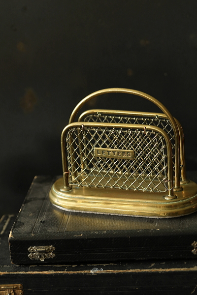真鍮のレターラック　イギリス　アンティークストリュフ 20250703