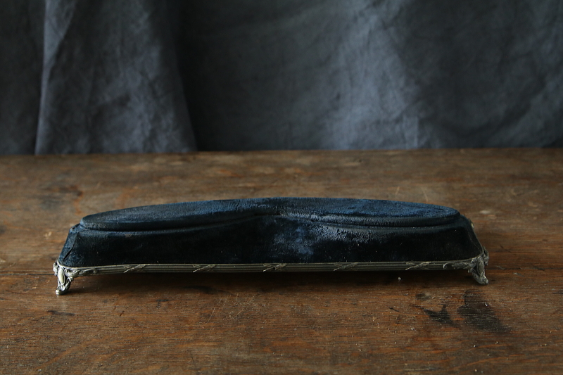 黒ベルベットのディスプレイステージ　飾り台　ジュエリースタンド　イギリス アンティークストリュフ