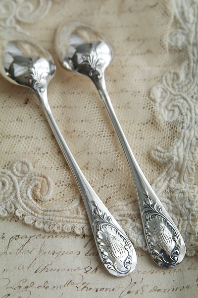 クリストフル Christofle　花のモノグラムティースプーン　フランス　アンティークストリュフ