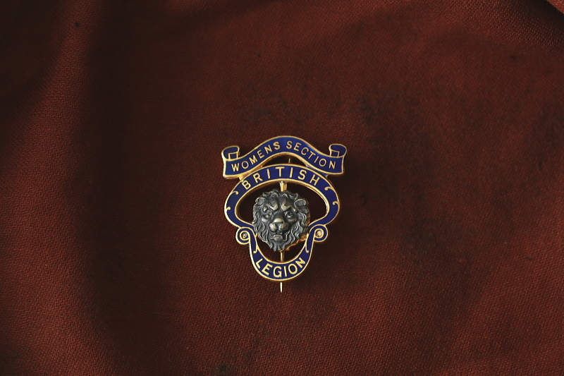 ライオンヘッドのエナメルピンバッジ　royal british legion イギリス　アンティークストリュフ