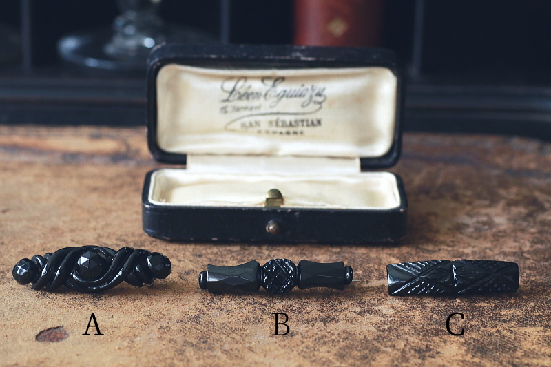 ヴィクトリアンジェットブローチ　アンティークジュエリー　ヴィンテージアクセサリー　アンティークストリュフ