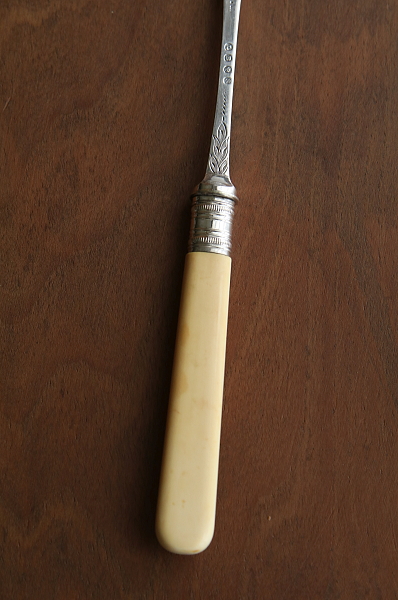 ホースシューのブレッドフォーク　フルーツ柄のケーキナイフ　イギリス　アンティークストリュフ