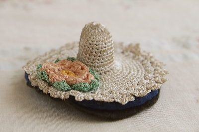 帽子のシンブル&ニードルケース　イギリス　アンティークストリュフ