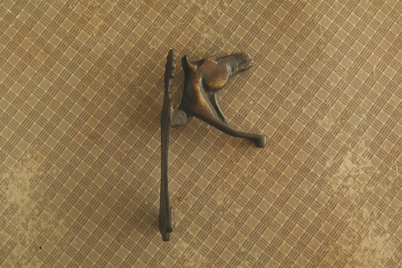 ホースヘッドのドアノッカー　イギリス　アンティークストリュフ