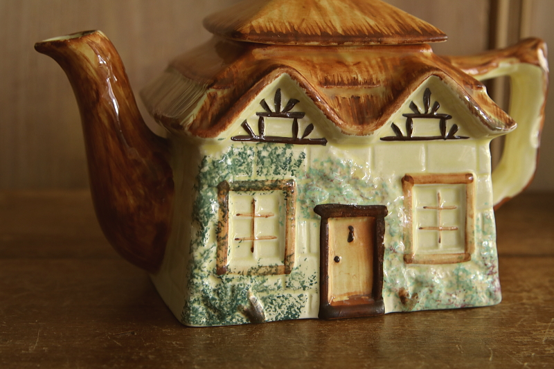 カントリーコテージティーポット　price and kensington PARAMOUNT POTTERY　アンティークストリュフ