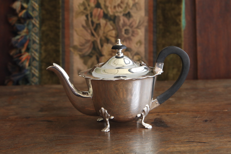 シルバープレートバチェラーティーポット　イギリス アンティークストリュフ
