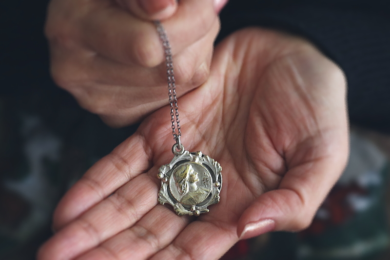 ジャンヌダルク　ロケットペンダント　アンティークジュエリー　ヴィンテージアクセサリー　イギリス　フランス　ヨーロッパ　アンティークストリュフ