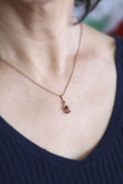 ヴィンテージガーネットペンダント　イギリス　アンティークストリュフ　 20251218