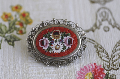 赤のマイクロモザイクブローチ　ヴィンテージジュエリー　アクセサリー　イタリア　アンティークストリュフ 20251218