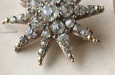 クリアペーストスターブローチ　ヴィクトリアン　アンティークストリュフ