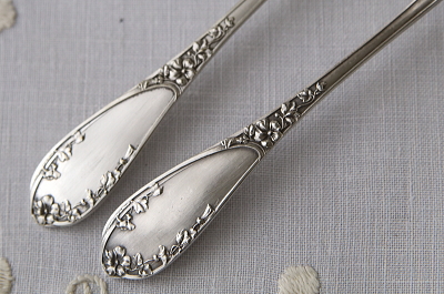 蔓花のティースプーン　フランス　アンティークストリュフ