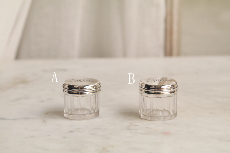 銀蓋の小さなガラスクリームジャースターリングシルバー　ヴィクトリアン　イギリス　アンティークストリュフ