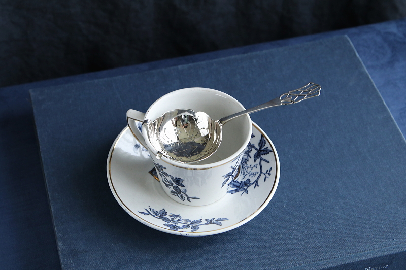 ピアスドワーク　シルバーティーストレーナー　イギリス　アンティークストリュフ