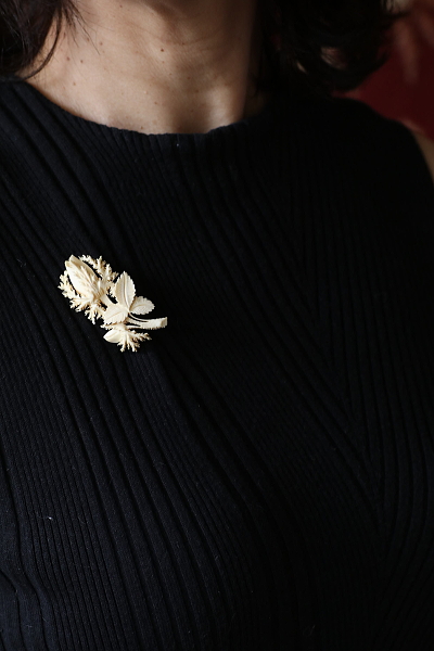 モスローズアイボリーペンダント　カーブドボーンブローチ　ヴィクトリアン　アンティークジュエリー　ヴィンテージアクセサリー　アンティークストリュフ