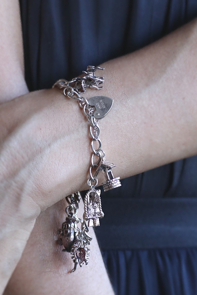 12チャームアンドパドロックブレスレット　イギリス　アンティークストリュフ