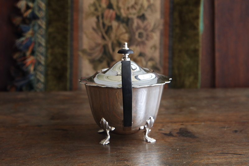 シルバープレートバチェラーティーポット　イギリス アンティークストリュフ