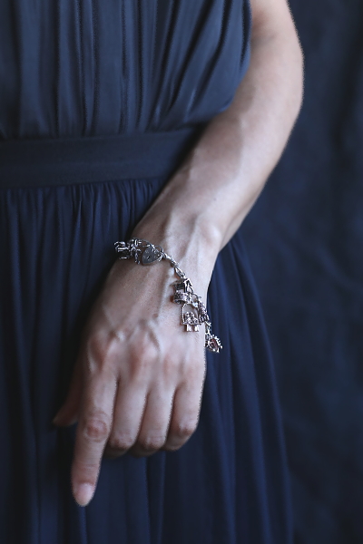 12チャームアンドパドロックブレスレット　イギリス　アンティークストリュフ