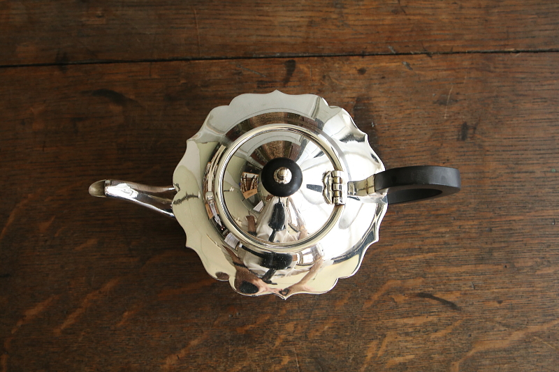 シルバープレートバチェラーティーポット　イギリス アンティークストリュフ