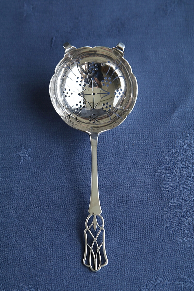 ピアスドワーク　シルバーティーストレーナー　イギリス　アンティークストリュフ