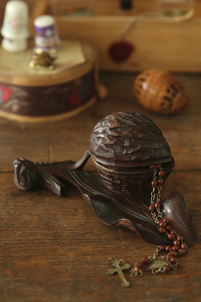 胡桃とリーフのインクウェル　ウォールナット　イギリス　アンティークストリュフ