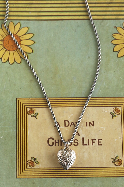 ゴールドプレート　ハートペンダントチャーム　アンティークジュエリー　ヴィンテージアクセサリー　イギリス　アンティークストリュフ 20251216