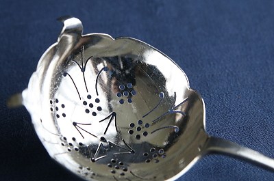 ピアスドワーク　シルバーティーストレーナー　イギリス　アンティークストリュフ