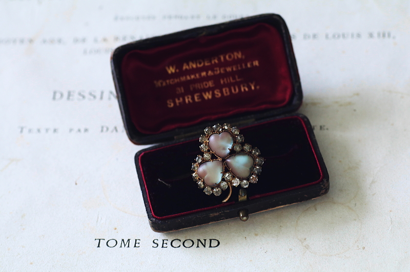 サフィレットブローチ　ヴィクトリアン　イギリス アンティークストリュフ