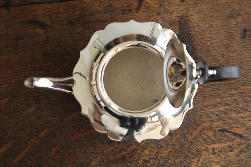 シルバープレートバチェラーティーポット　イギリス アンティークストリュフ