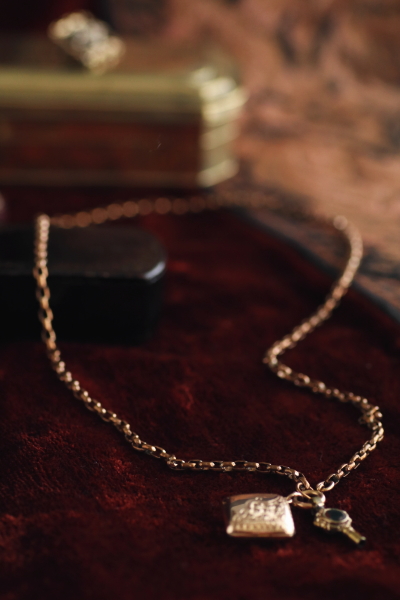 ゴールドトーンメタルチェーンネックレス　ヨーロッパ アンティークストリュフ 20251002