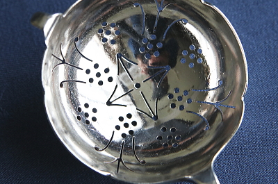 ピアスドワーク　シルバーティーストレーナー　イギリス　アンティークストリュフ