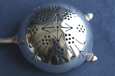 ピアスドワーク　シルバーティーストレーナー　イギリス　アンティークストリュフ