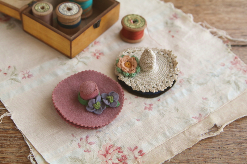 帽子のシンブル&ニードルケース　イギリス　アンティークストリュフ